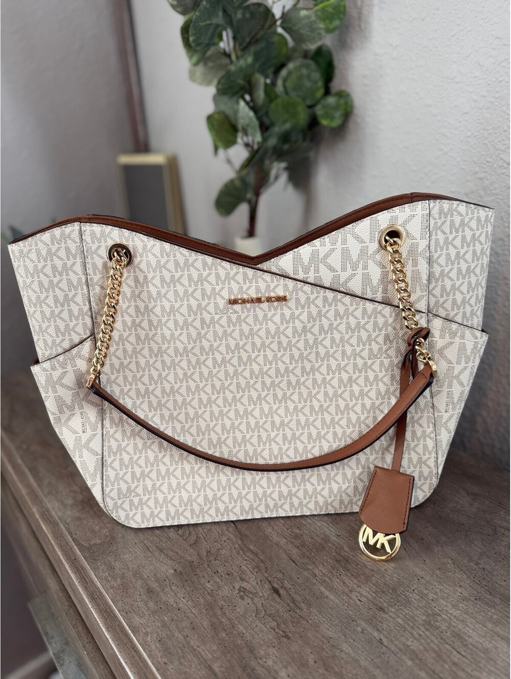 Michael Kors Jet Set Large Chain Shoulder Tote